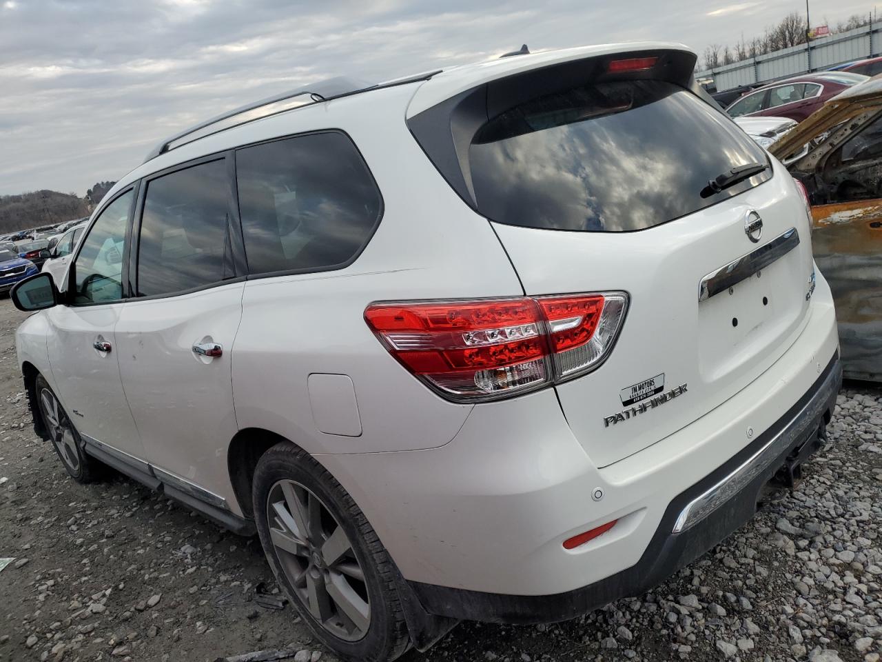 2014 Nissan Pathfinder - Image 2