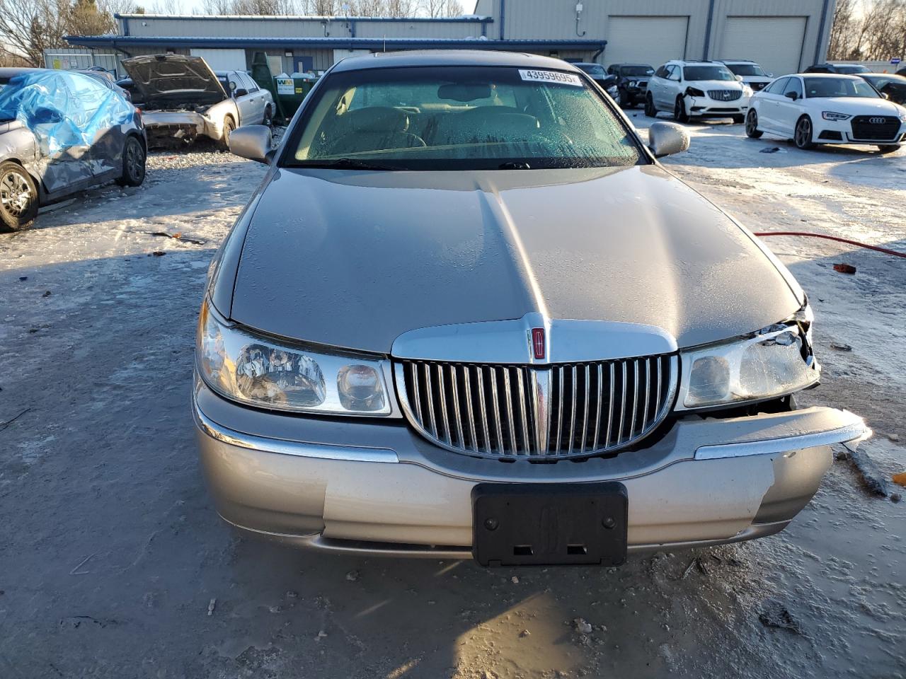 2002 Lincoln Town Car - Image 5