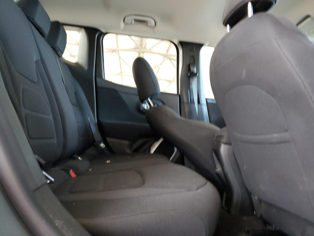 2018 Jeep Renegade - Image 11