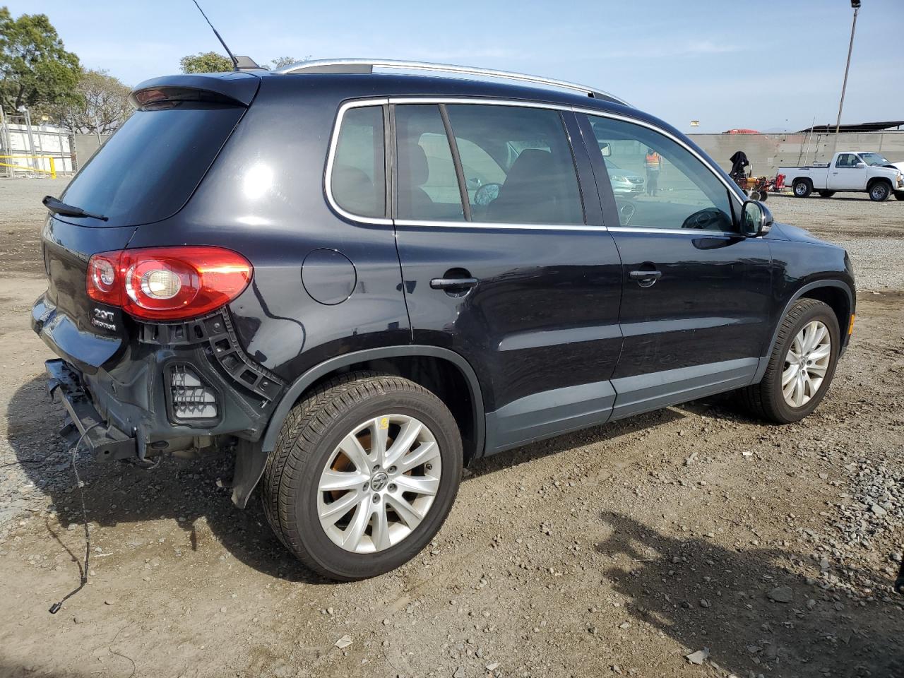2009 Volkswagen Tiguan - Image 3
