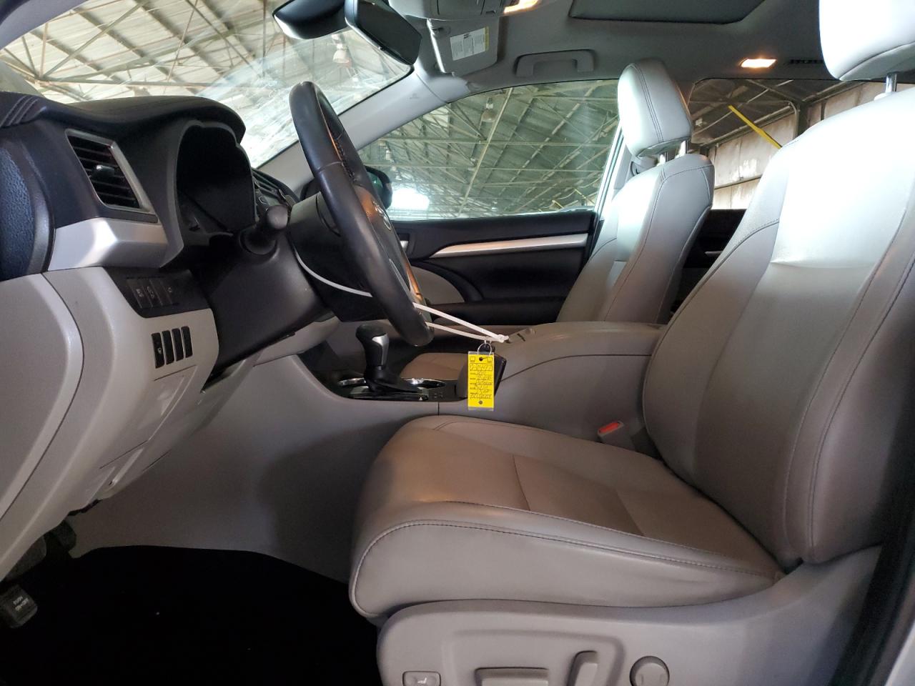 2019 Toyota Highlander - Image 7