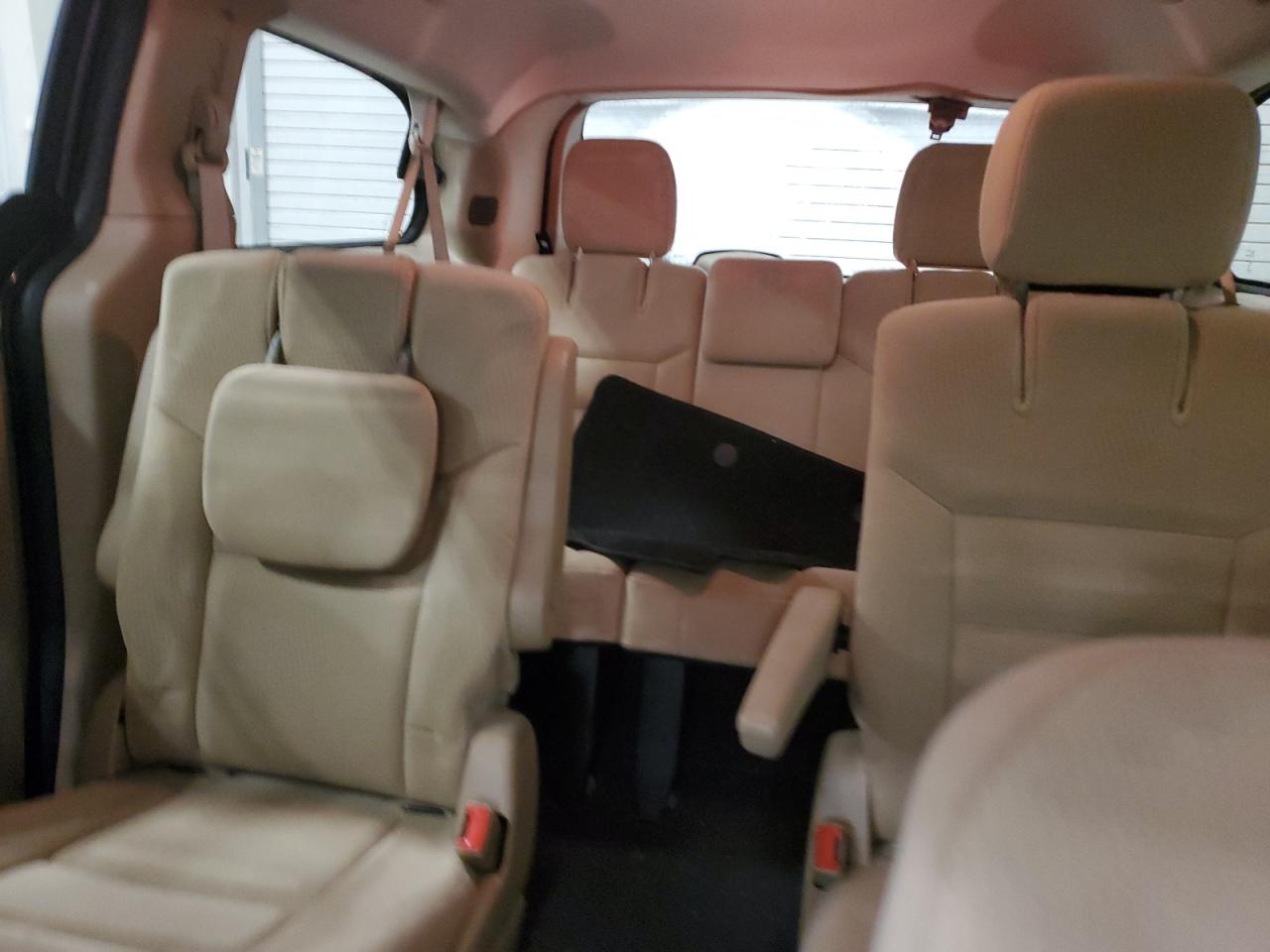 2015 Dodge Caravan - Image 10