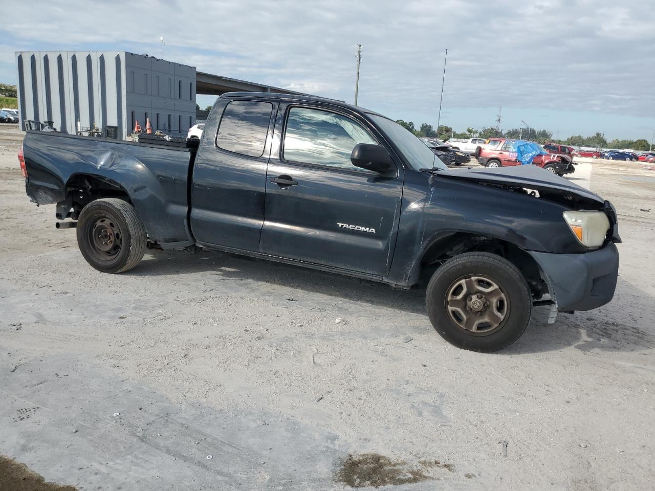 2015 Toyota Tacoma - Image 4