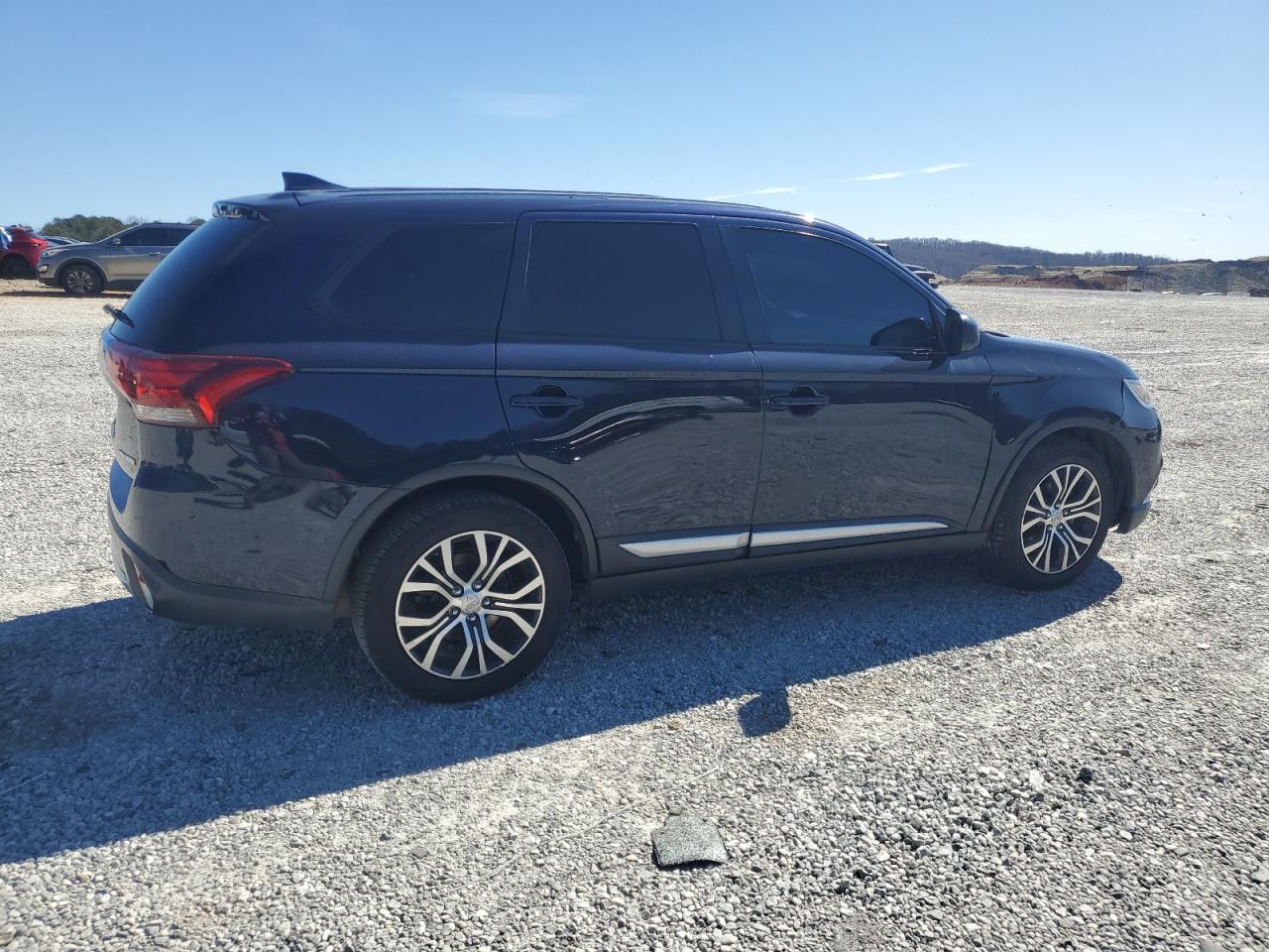 2018 Mitsubishi Outlander - Image 3