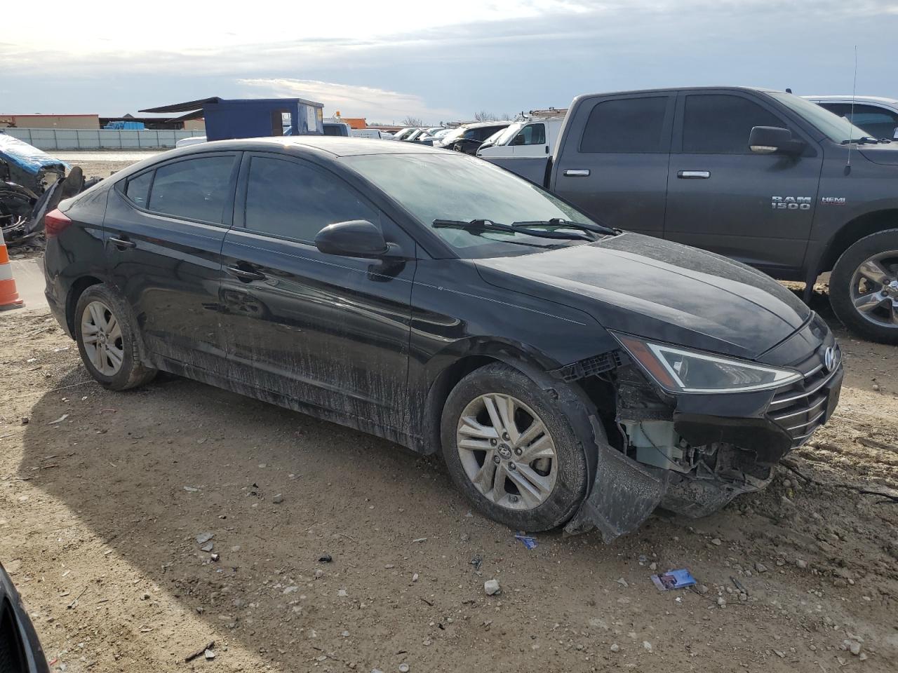 2019 Hyundai Elantra - Image 4