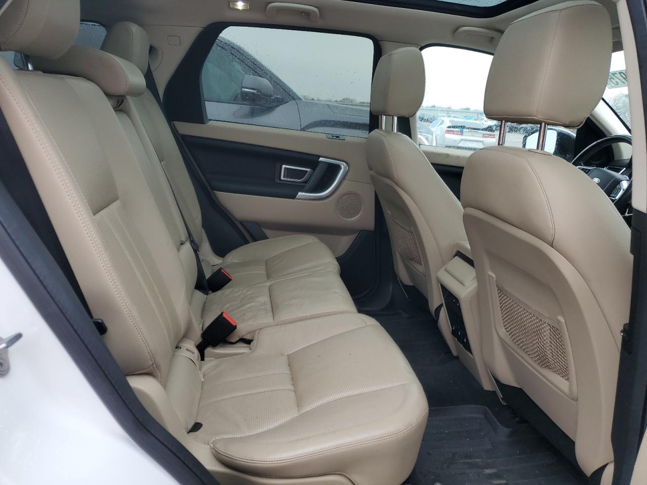 2016 Land Rover Discovery - Image 11