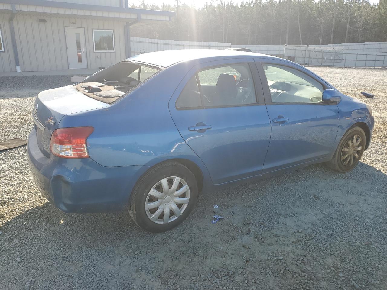 2010 Toyota Yaris - Image 3