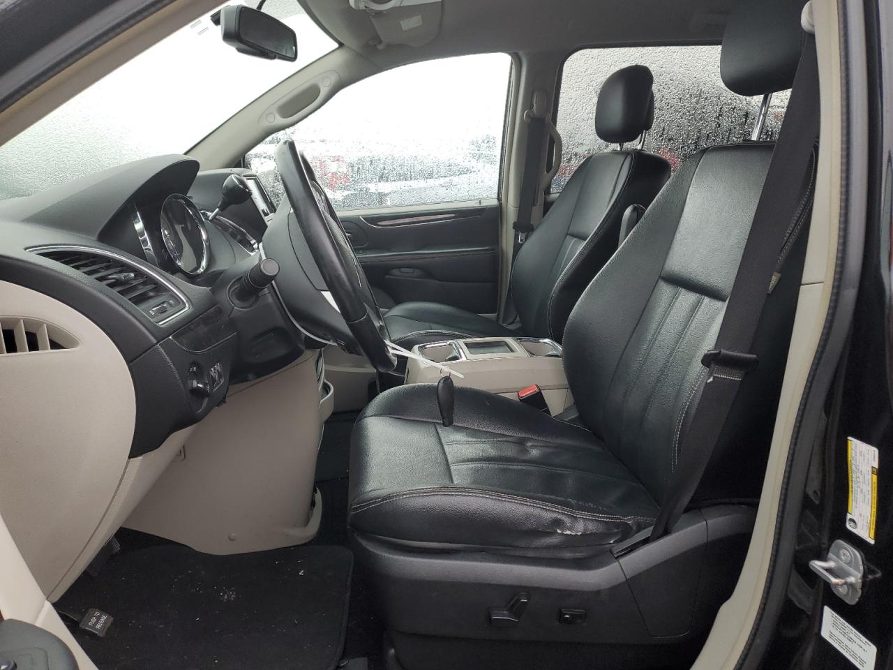 2014 Chrysler Town & Country - Image 7