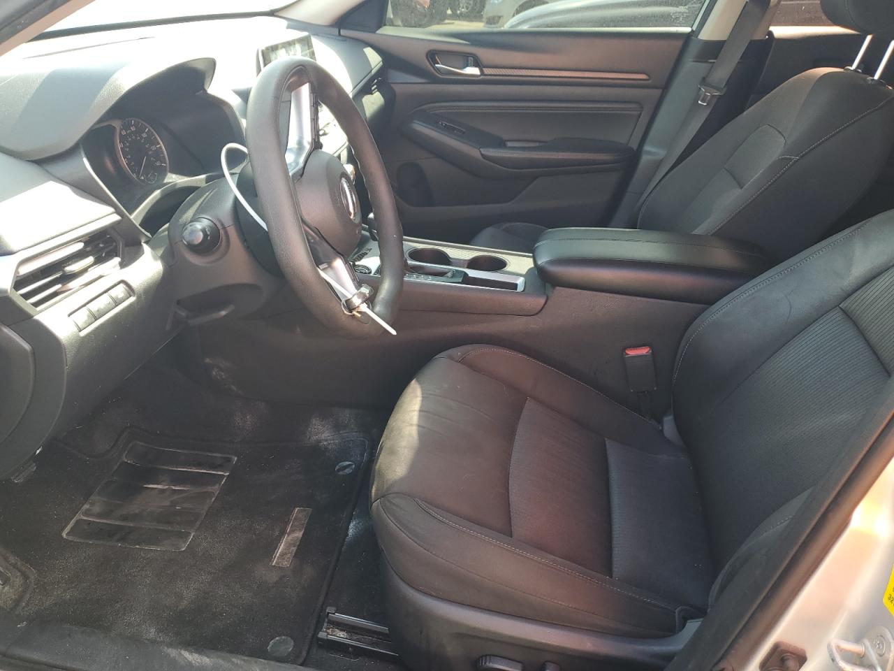 2020 Nissan Altima - Image 7
