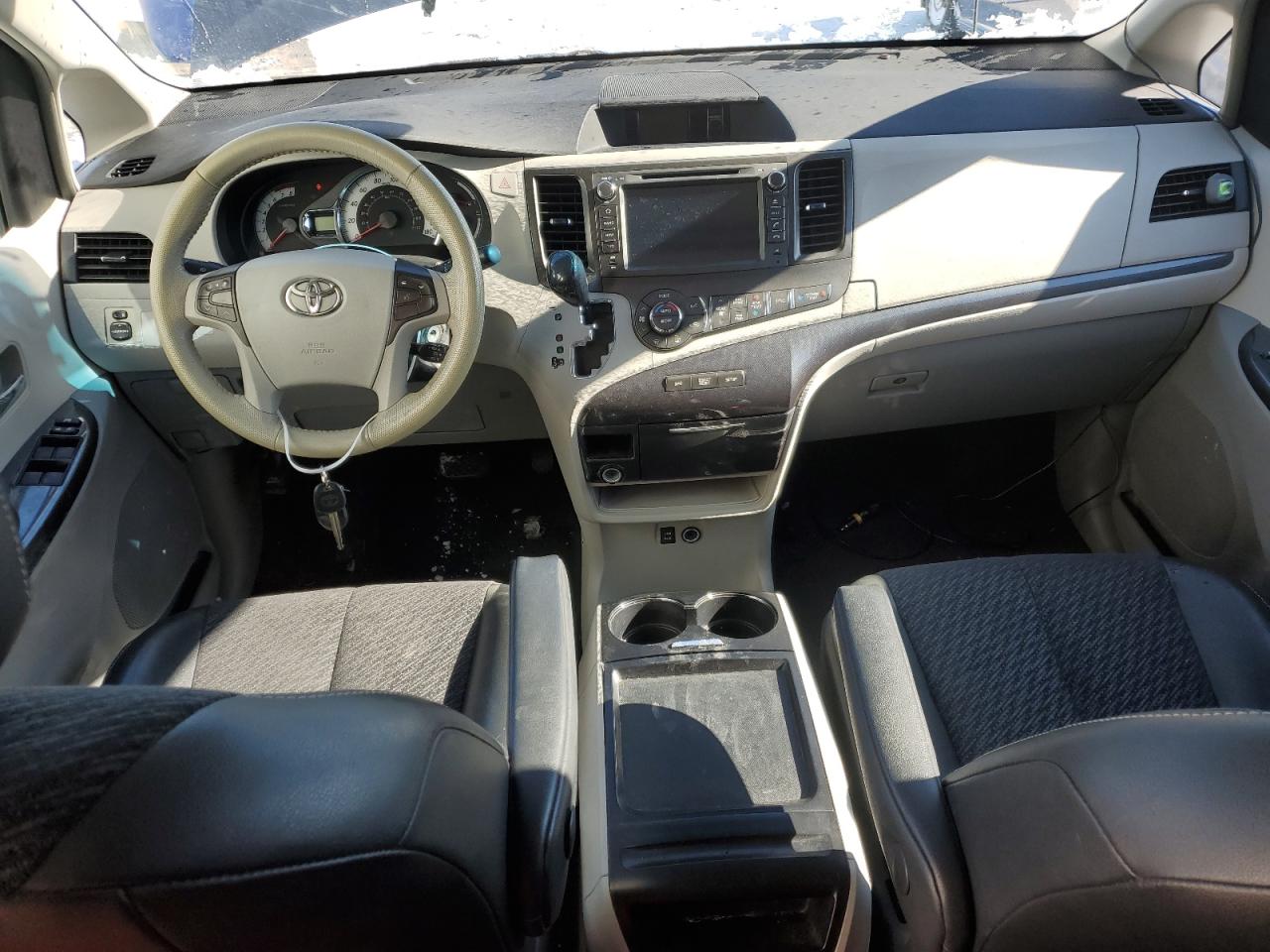 2011 Toyota Sienna - Image 8