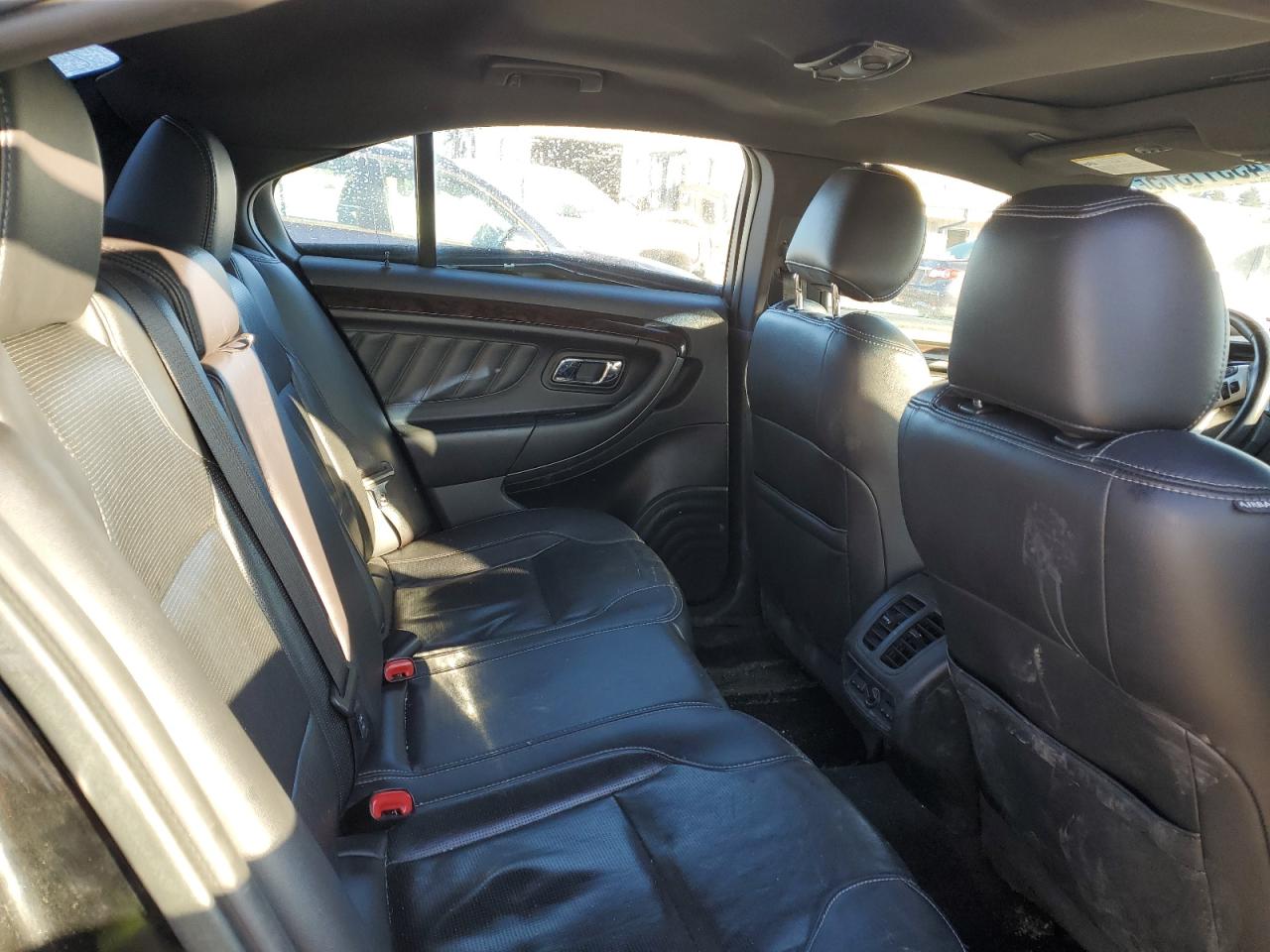 2018 Ford Taurus - Image 10