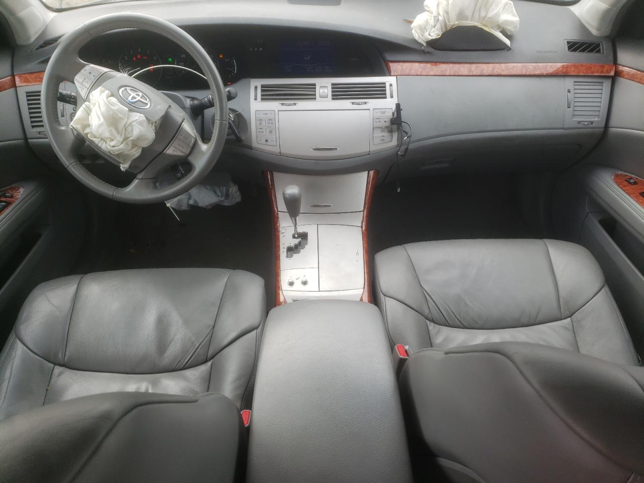 2005 Toyota Avalon - Image 8