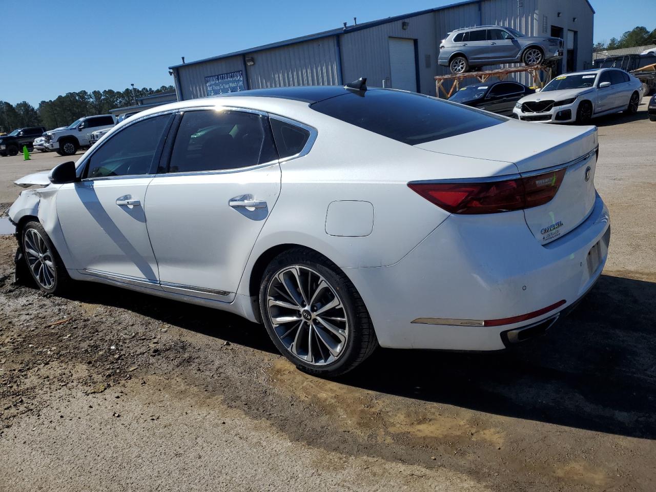 2019 Kia Cadenza - Image 2
