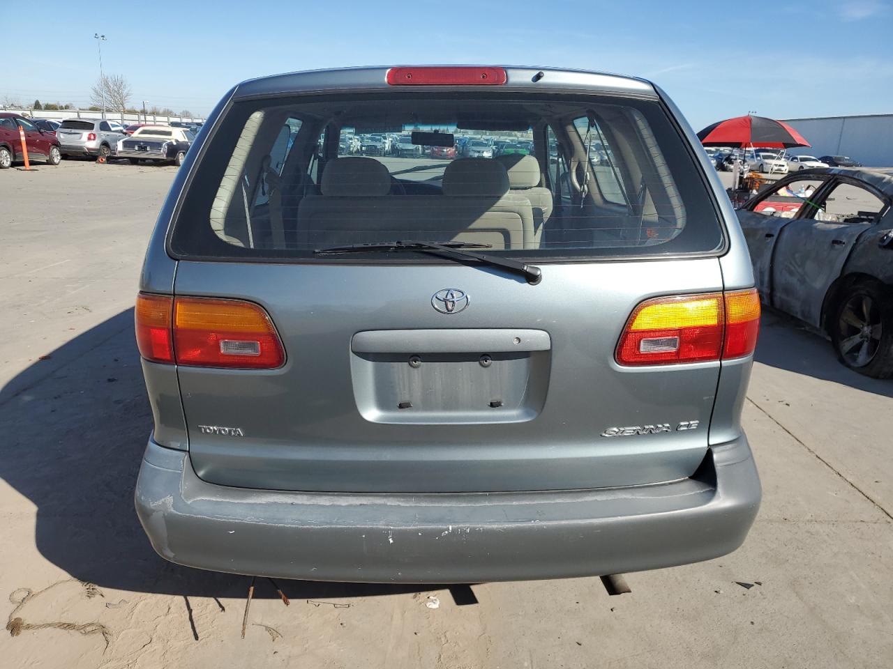 1999 Toyota Sienna - Image 6