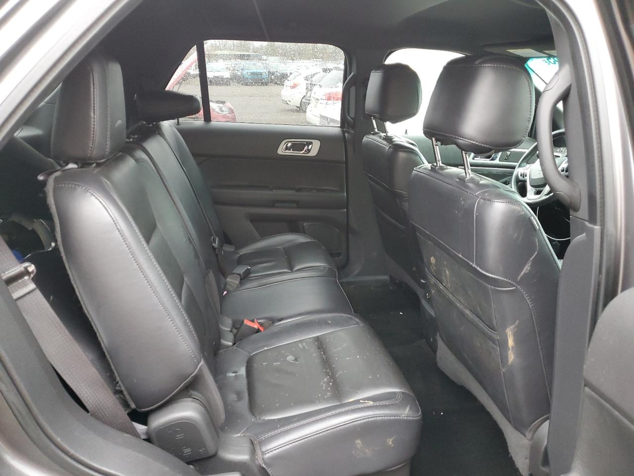 2011 Ford Explorer - Image 10