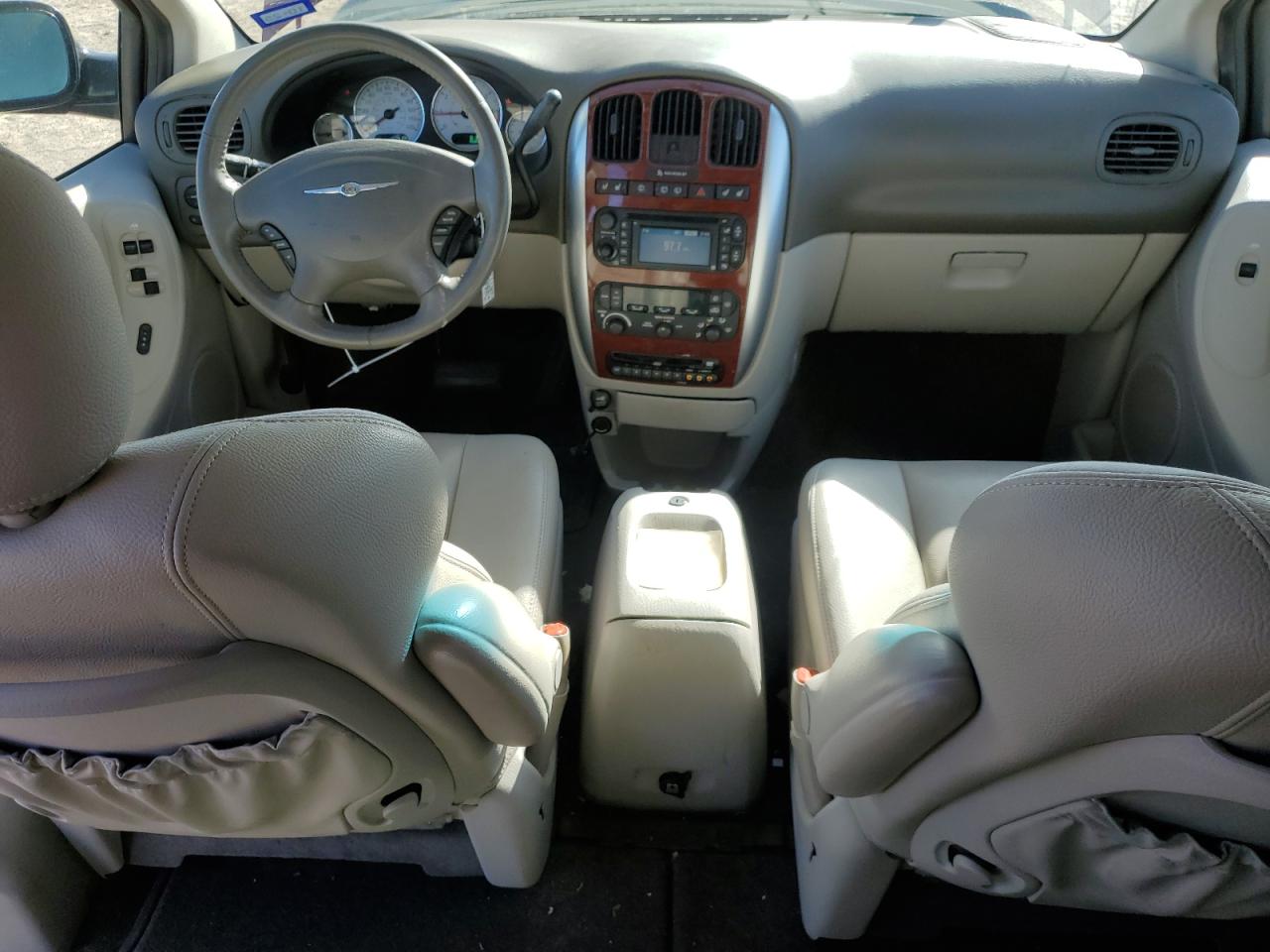 2006 Chrysler Town & Country - Image 8