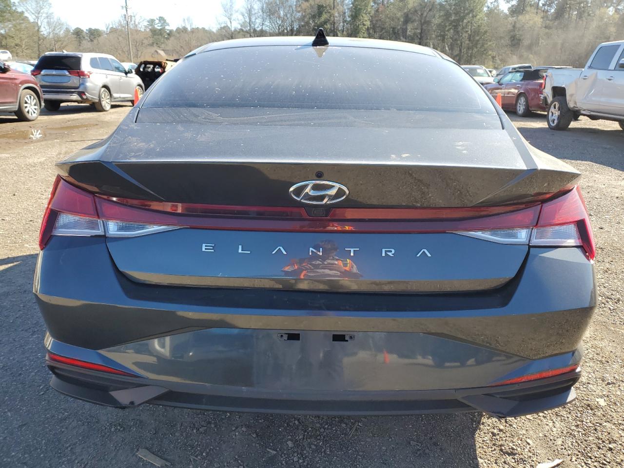 2023 Hyundai Elantra - Image 6