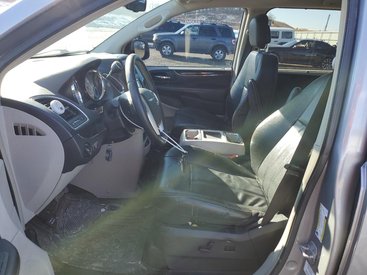 2014 Chrysler Town & Country - Image 7