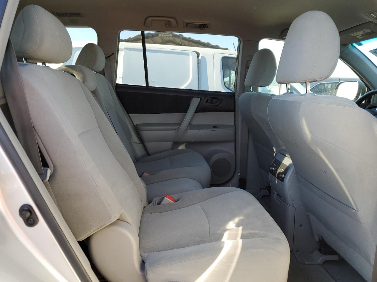 2010 Toyota Highlander - Image 12