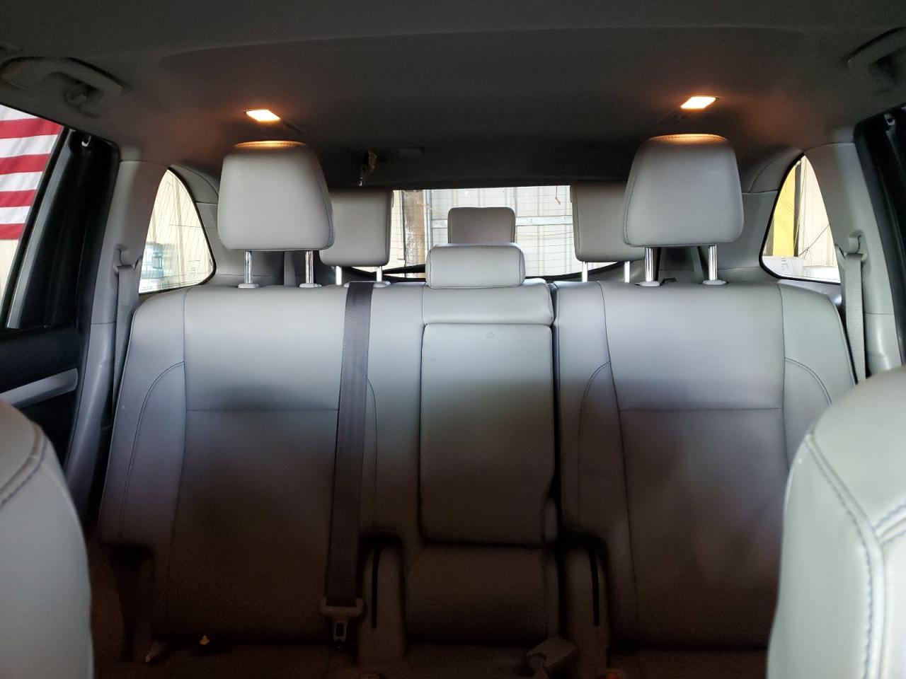2019 Toyota Highlander - Image 10