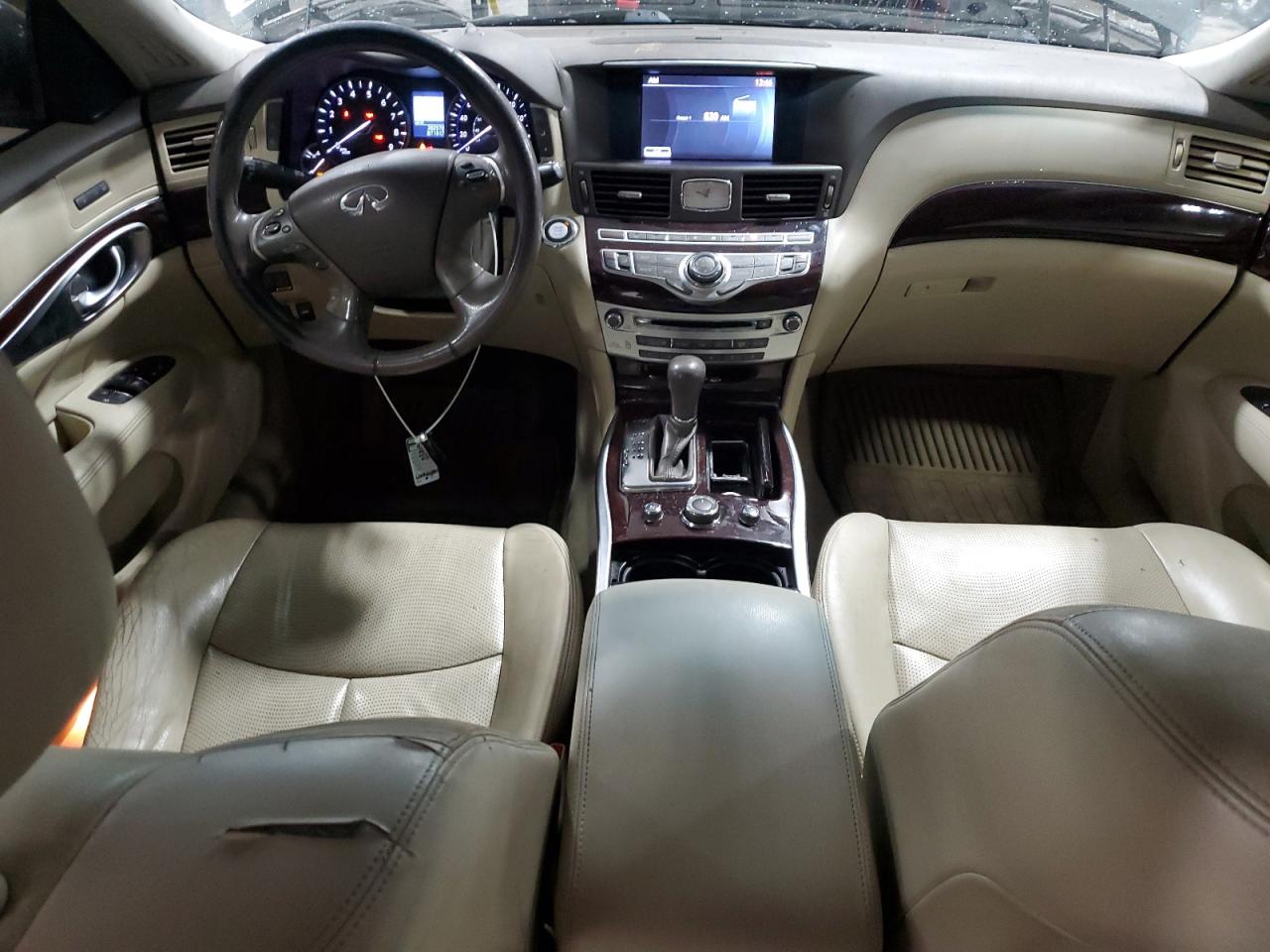 2011 Infiniti M - Image 8