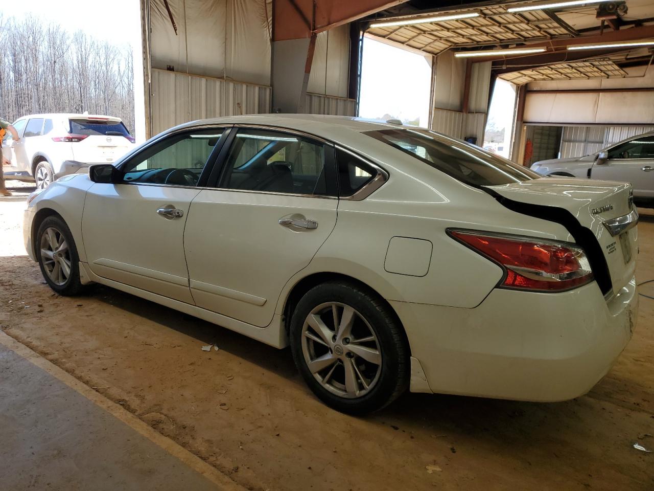 2015 Nissan Altima - Image 2