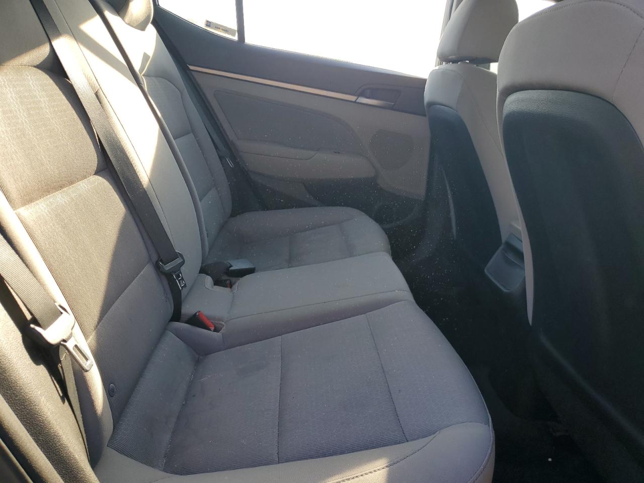 2017 Hyundai Elantra - Image 10