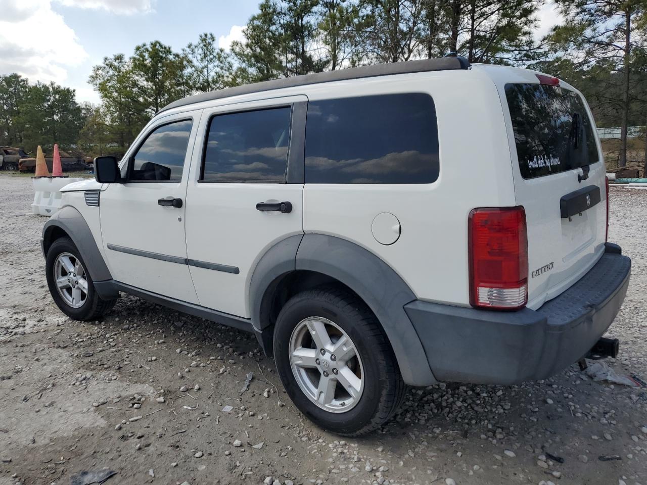 2007 Dodge Nitro - Image 2