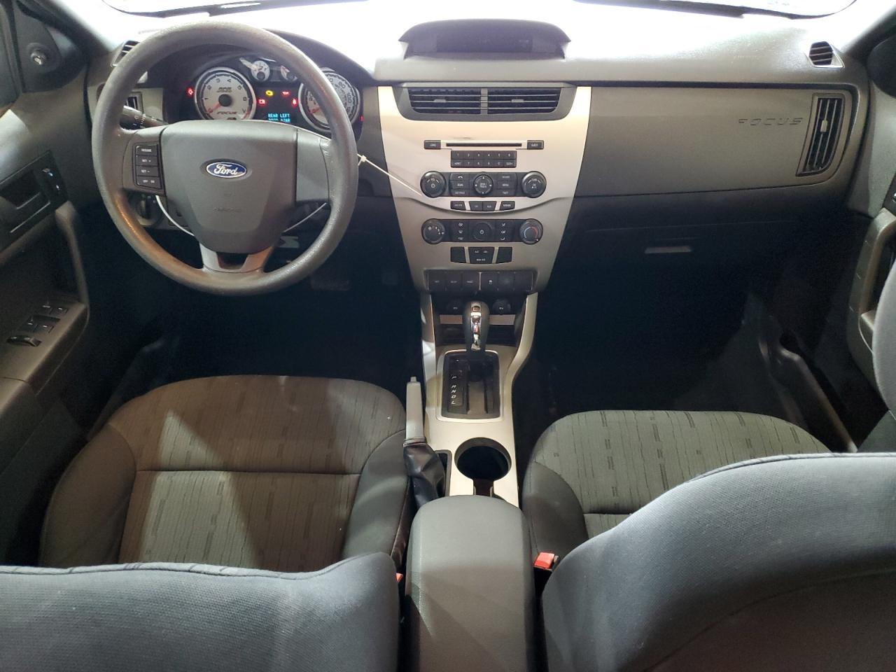 2010 Ford Focus - Image 8
