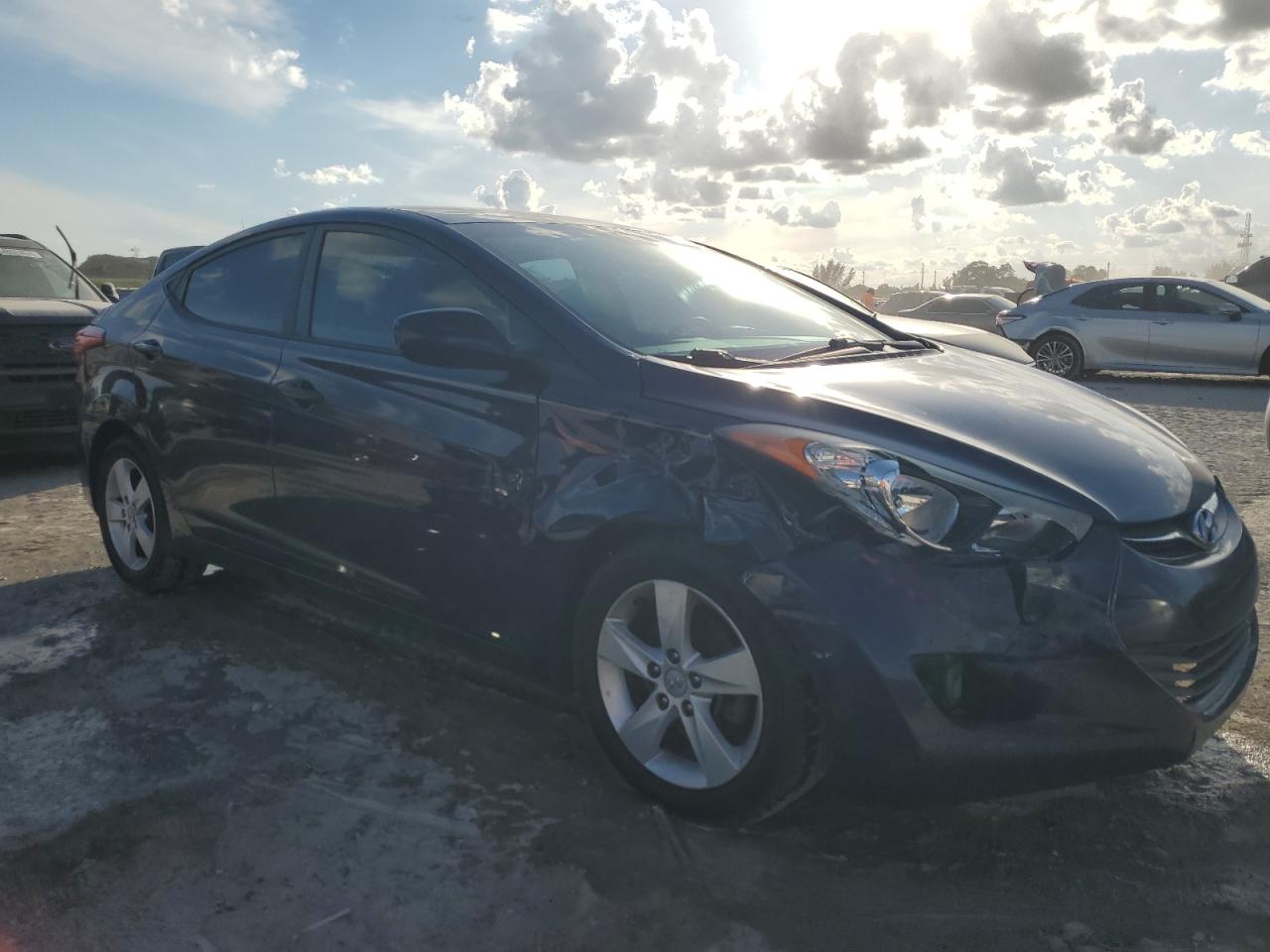 2013 Hyundai Elantra - Image 4