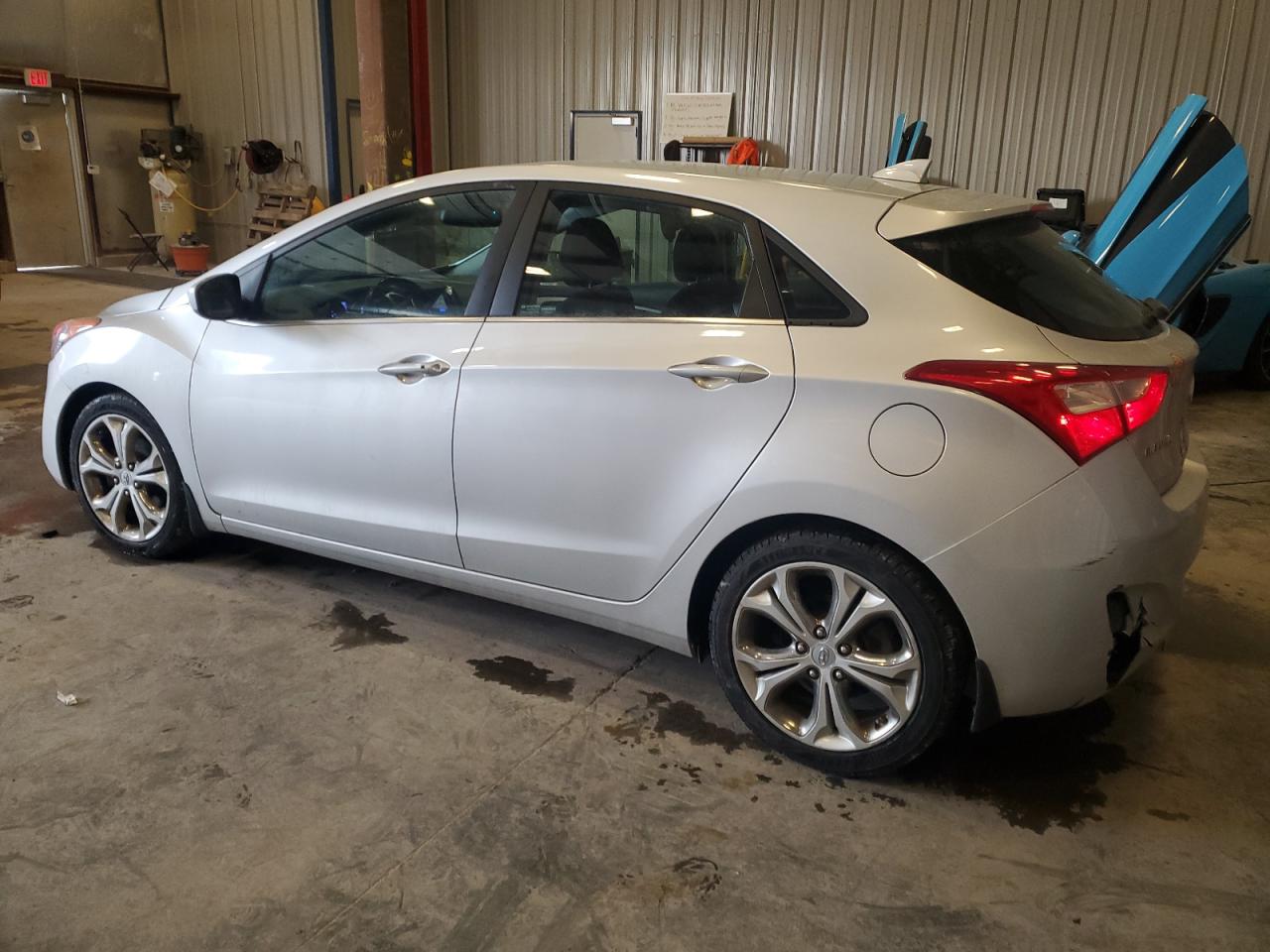 2013 Hyundai Elantra - Image 2
