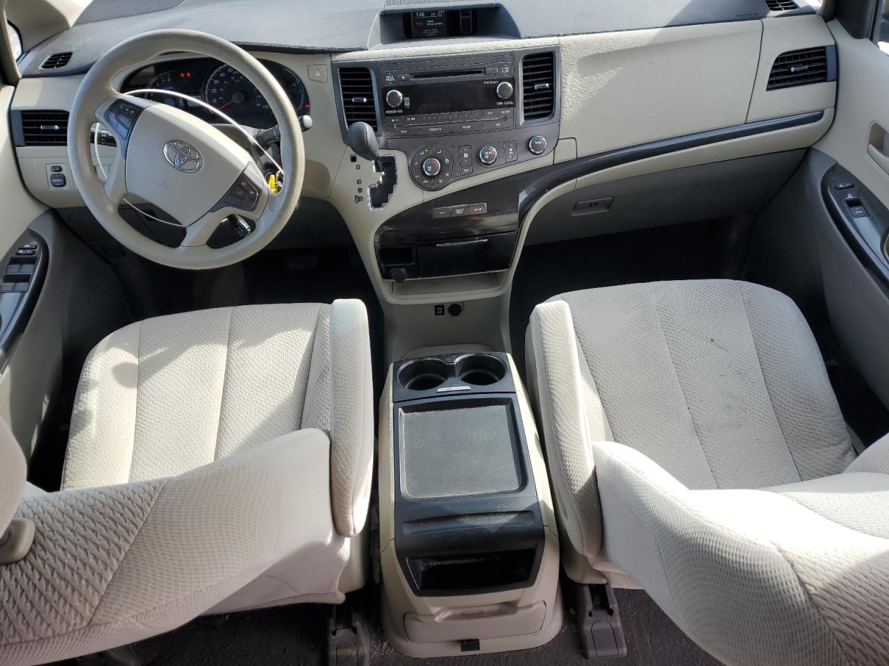 2011 Toyota Sienna - Image 8
