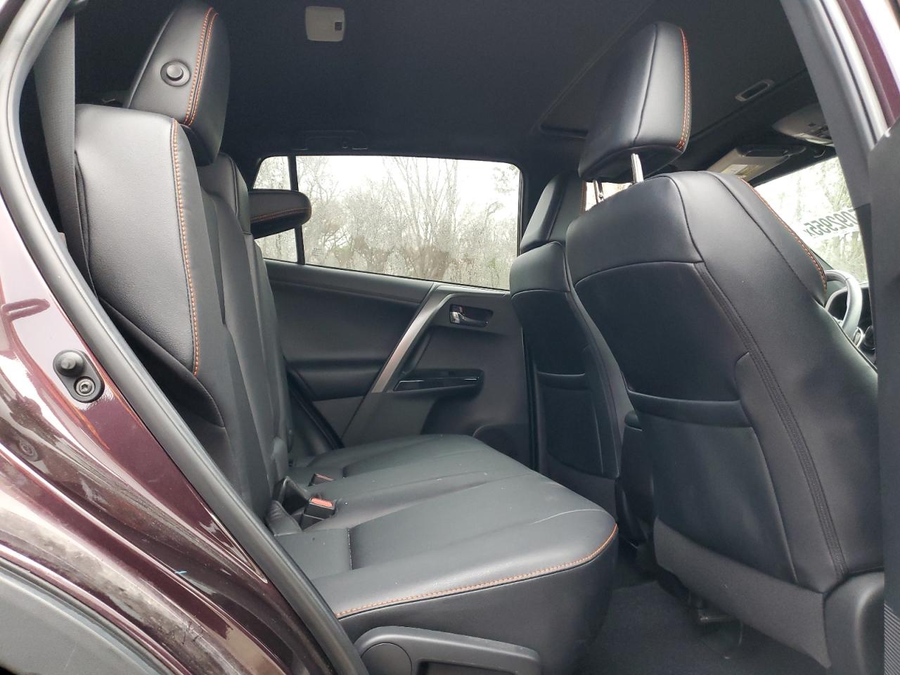 2018 Toyota RAV 4 - Image 11