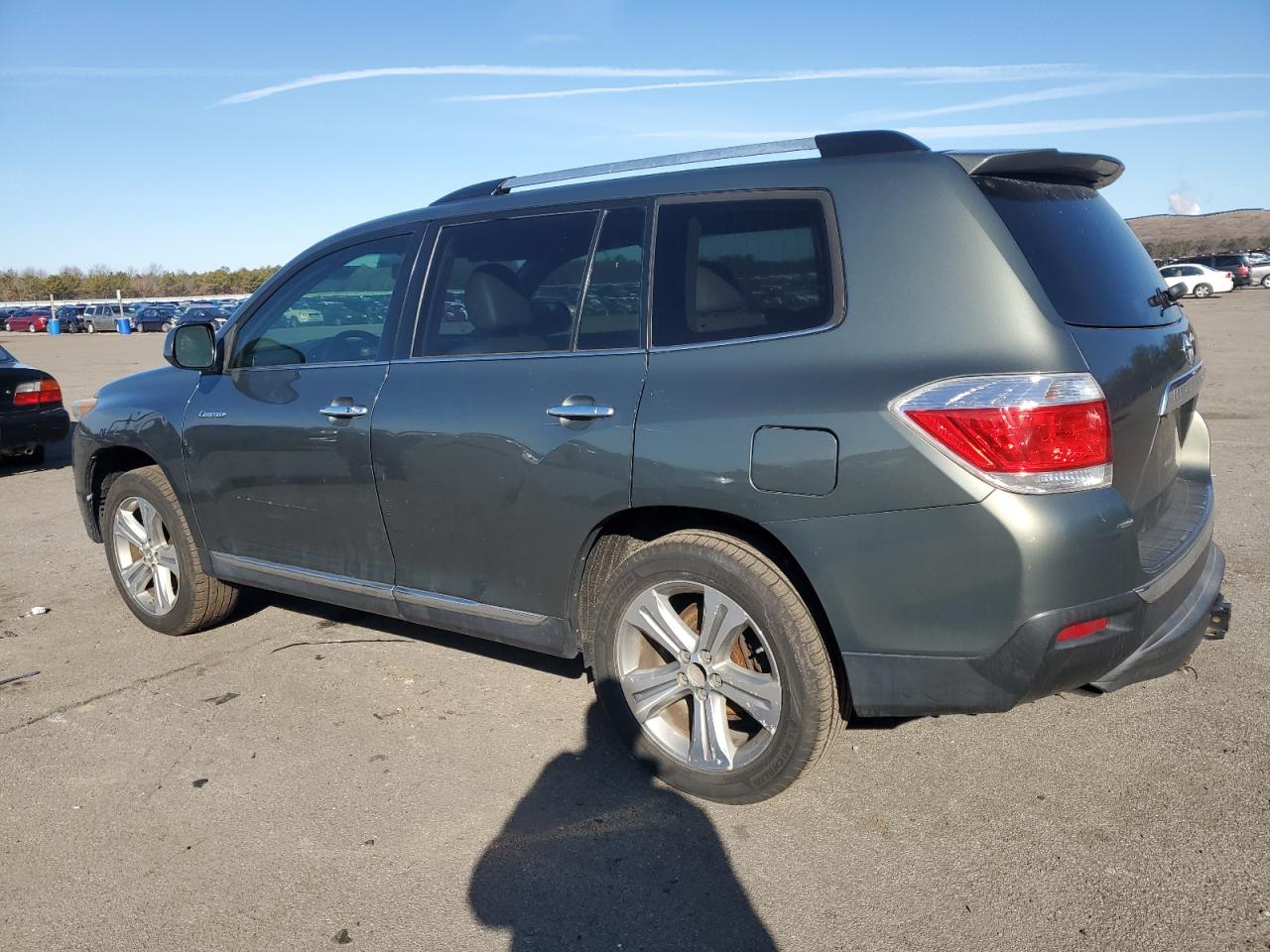 2013 Toyota Highlander - Image 2