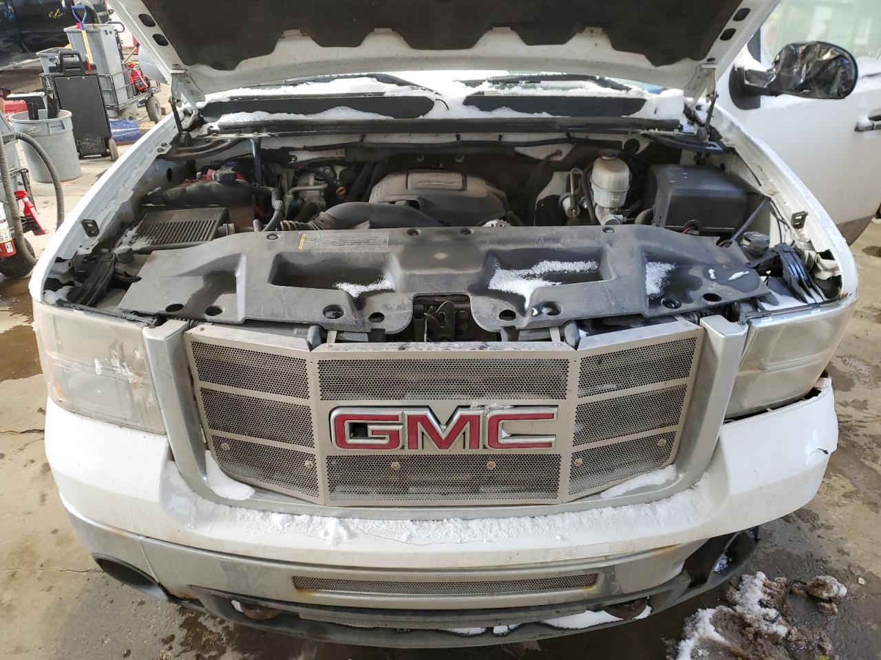 2008 GMC Sierra - Image 11