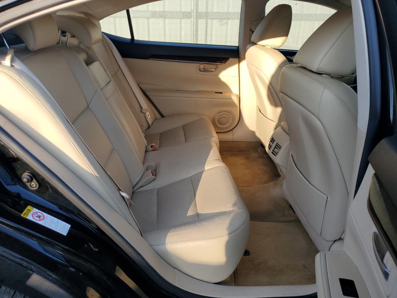 2013 Lexus ES - Image 10