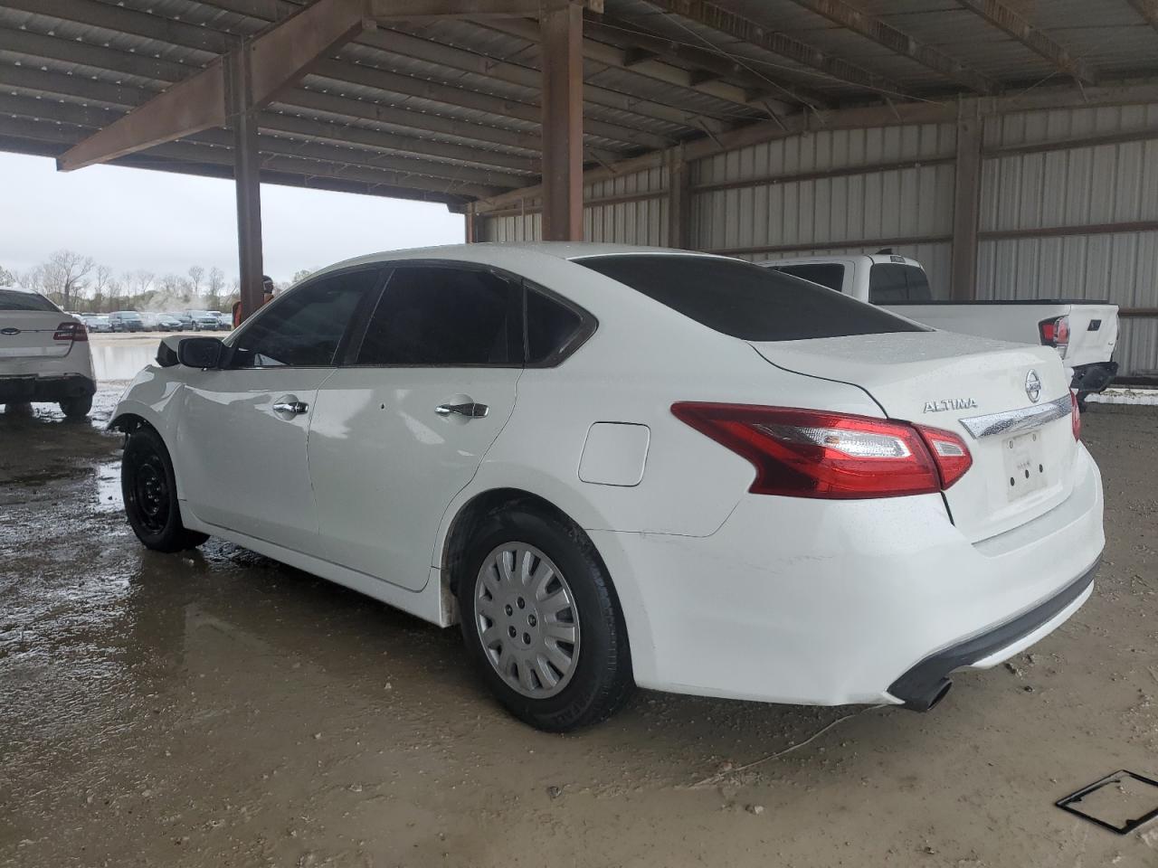 2017 Nissan Altima - Image 2