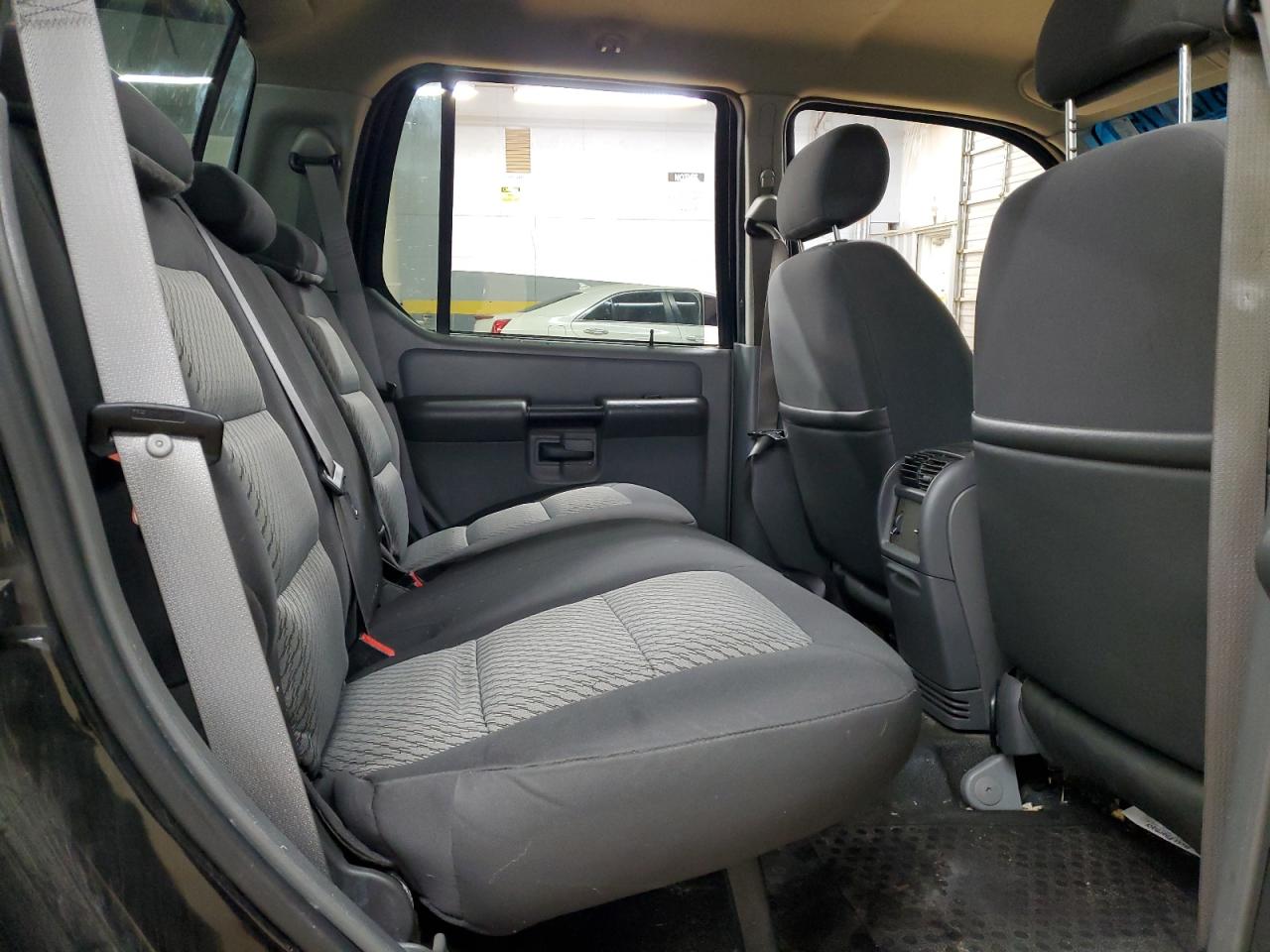 2005 Ford Explorer - Image 11