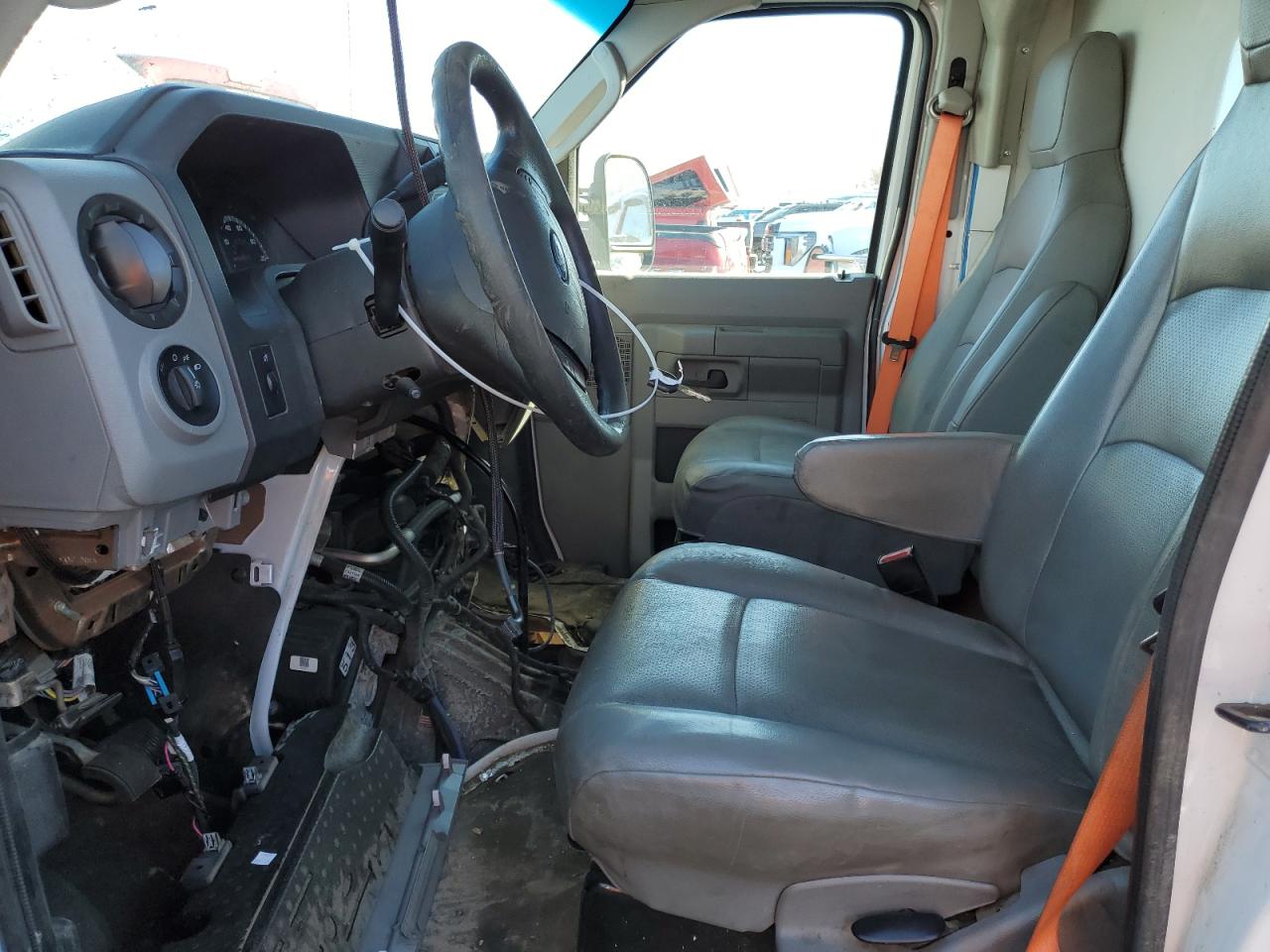 2015 Ford Econoline - Image 7