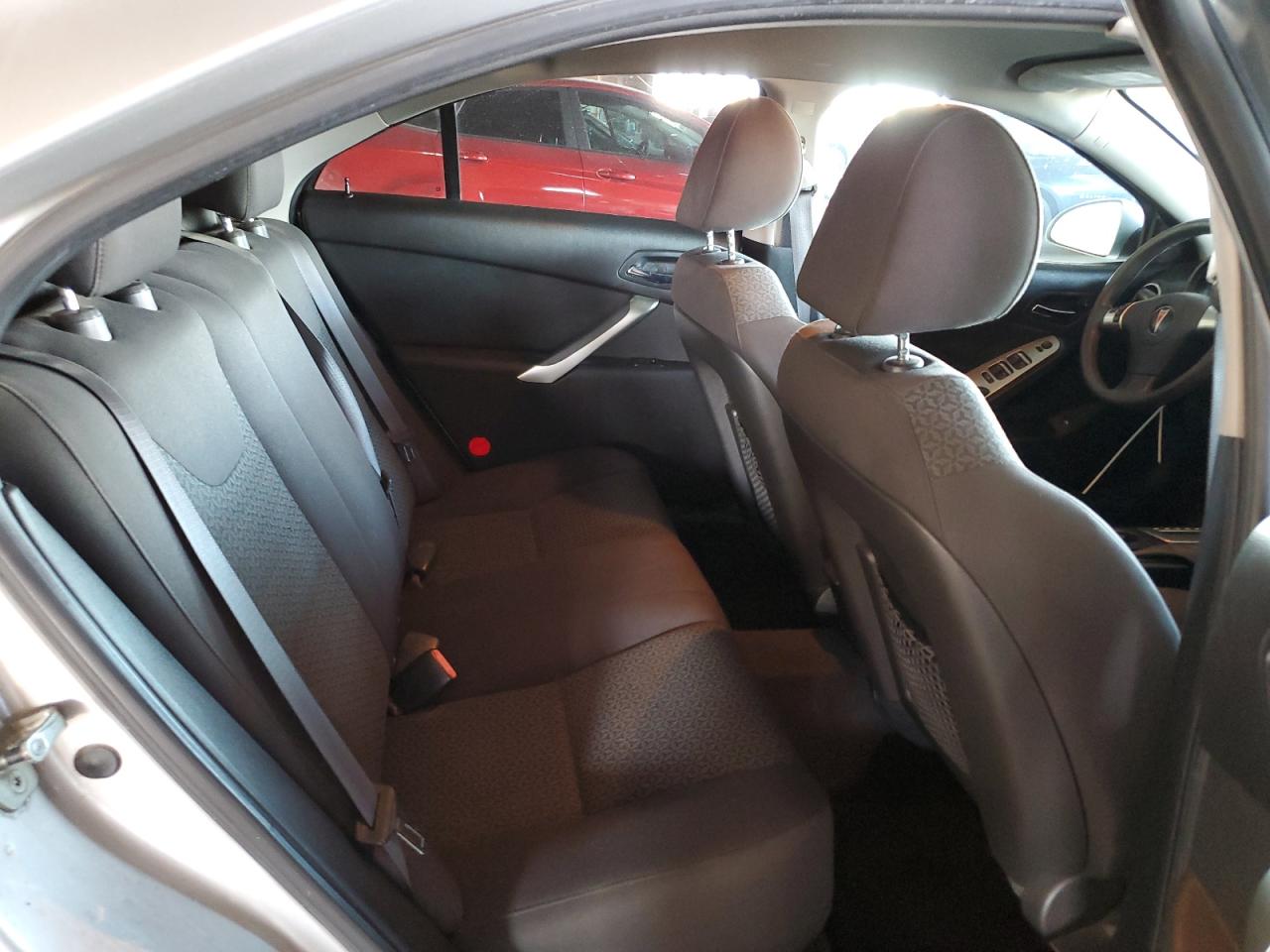 2010 Pontiac G6 - Image 11