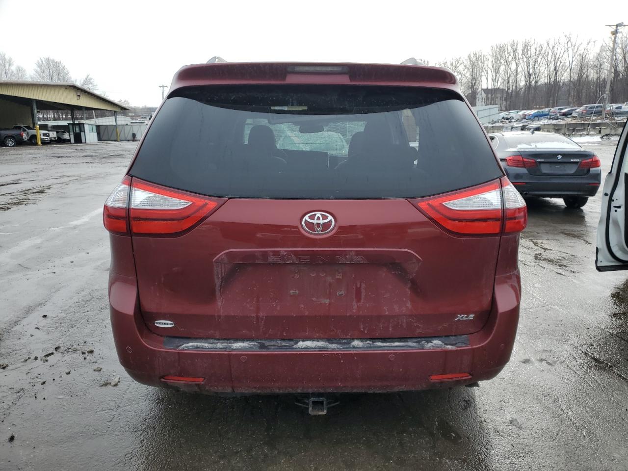 2017 Toyota Sienna - Image 6