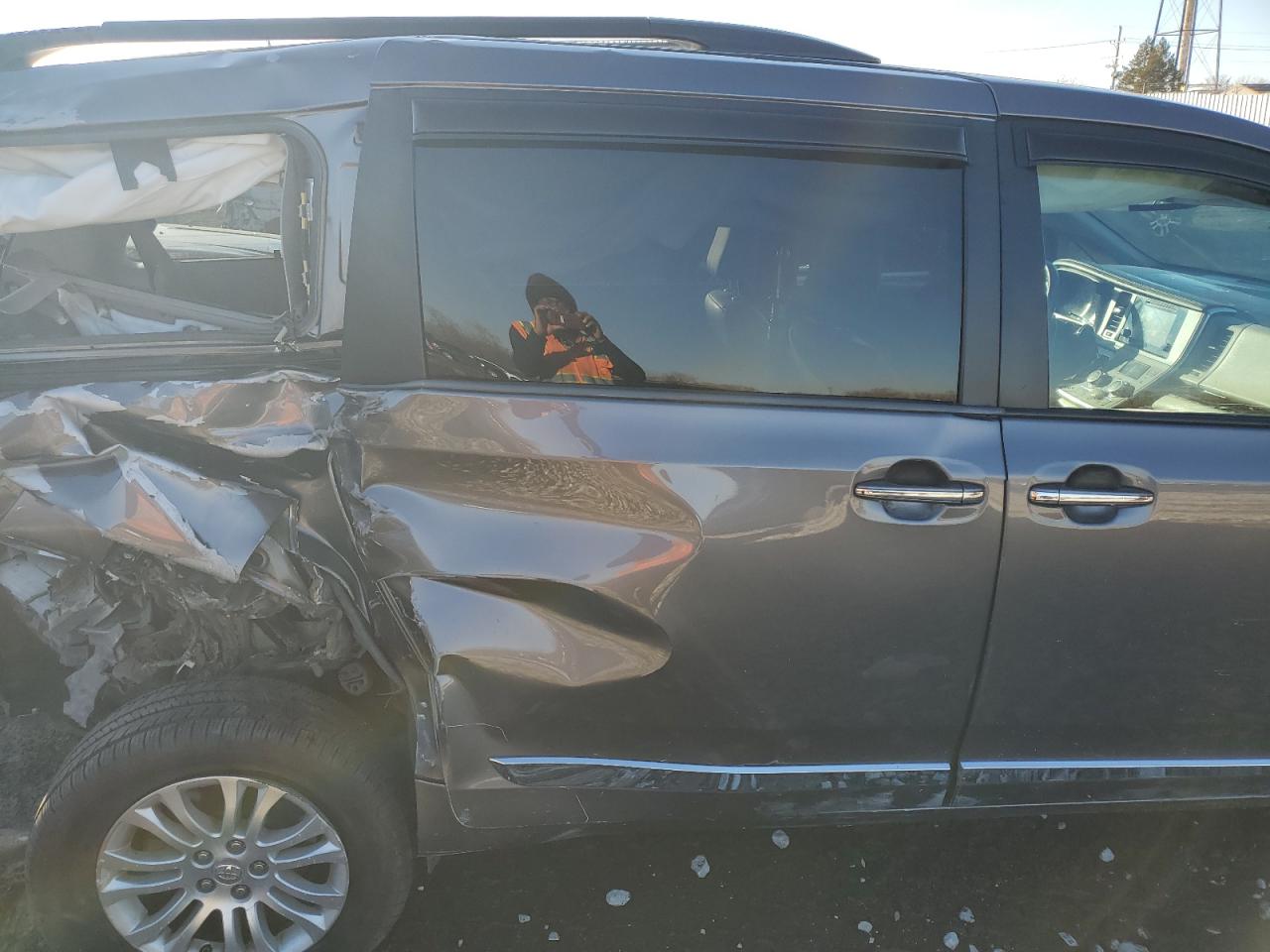 2015 Toyota Sienna - Image 11