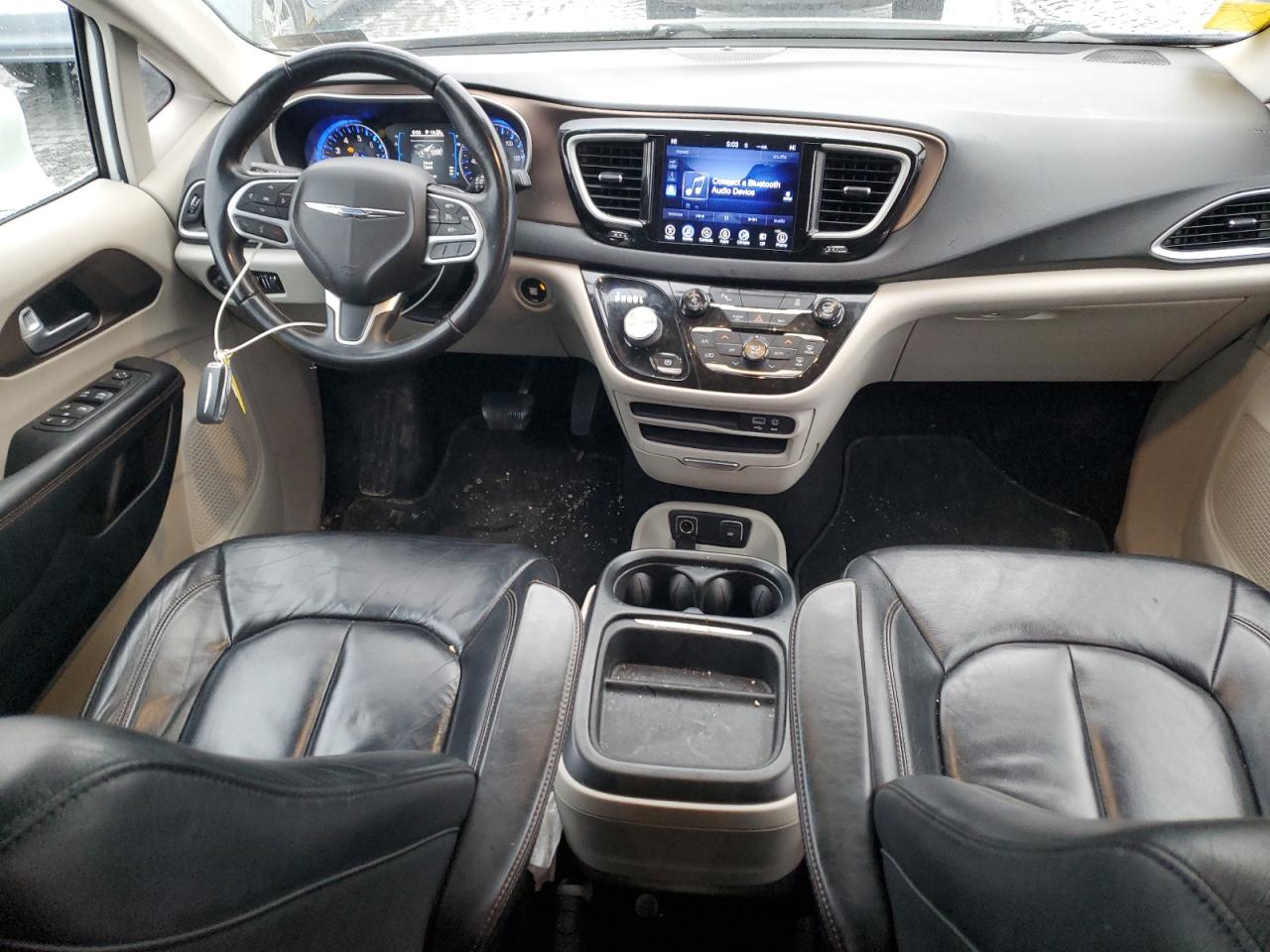 2017 Chrysler Pacifica - Image 8