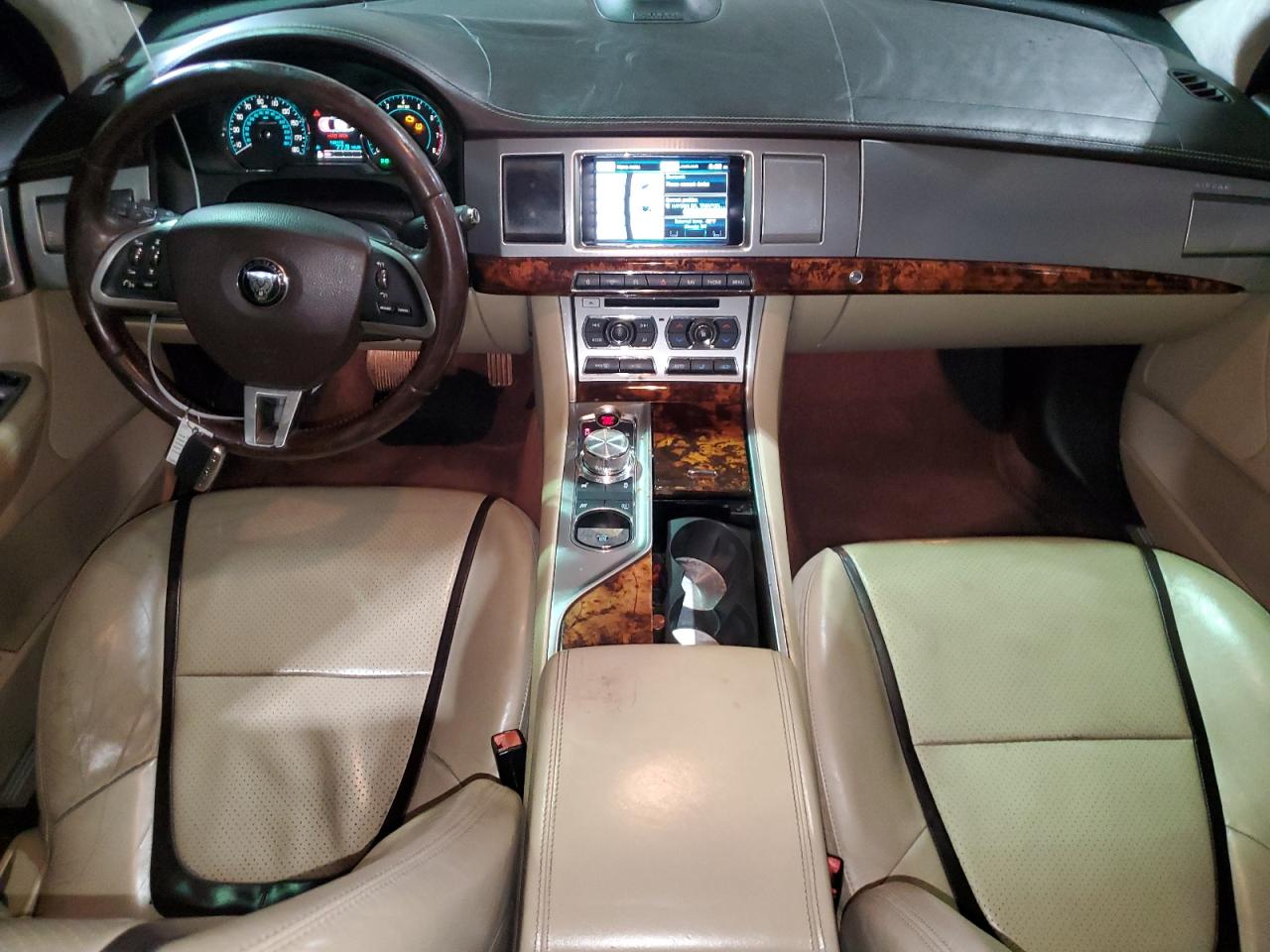 2015 Jaguar XF - Image 8