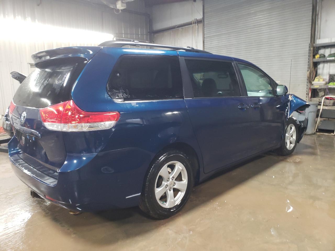 2012 Toyota Sienna - Image 3
