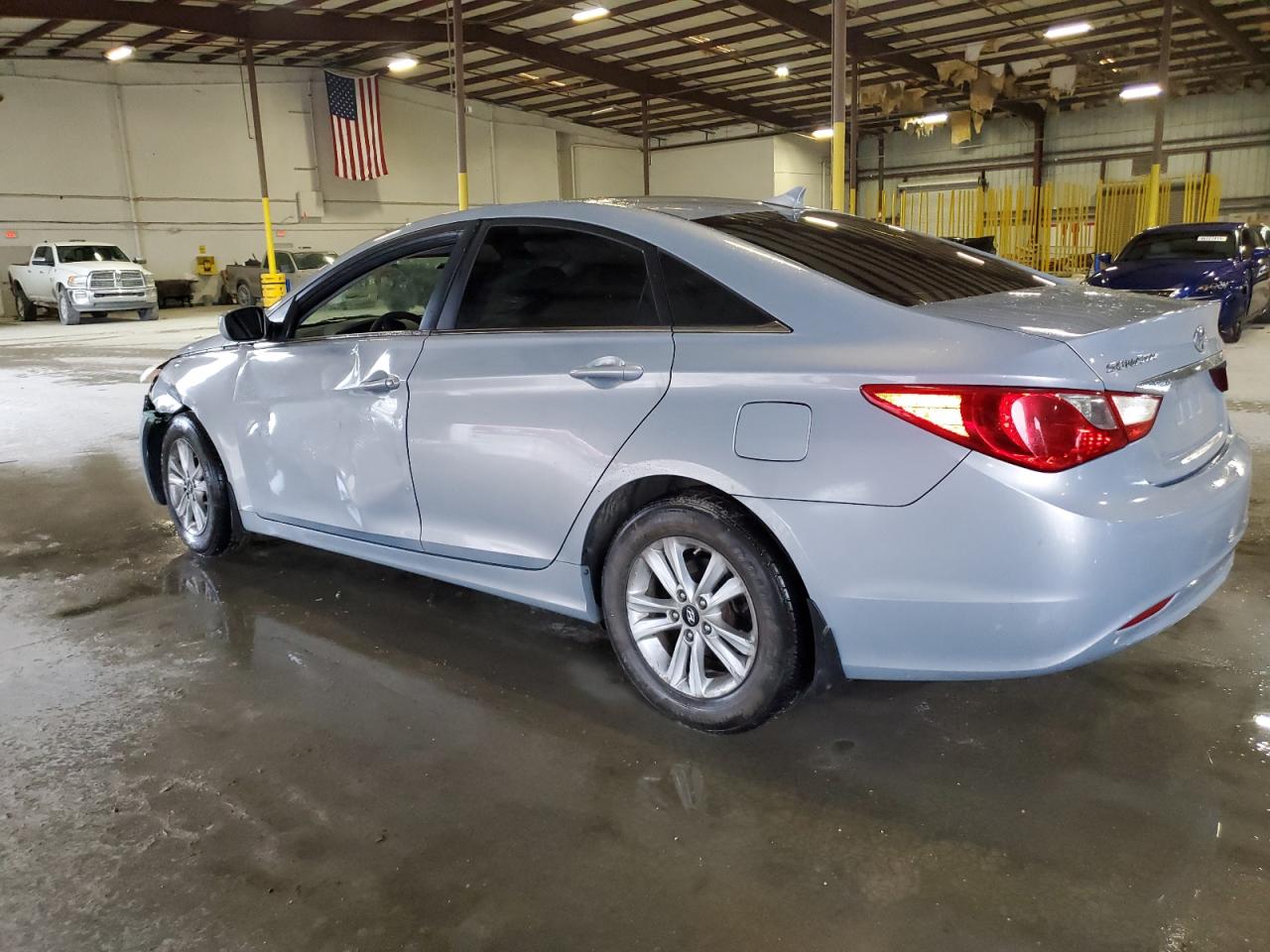 2011 Hyundai Sonata - Image 2