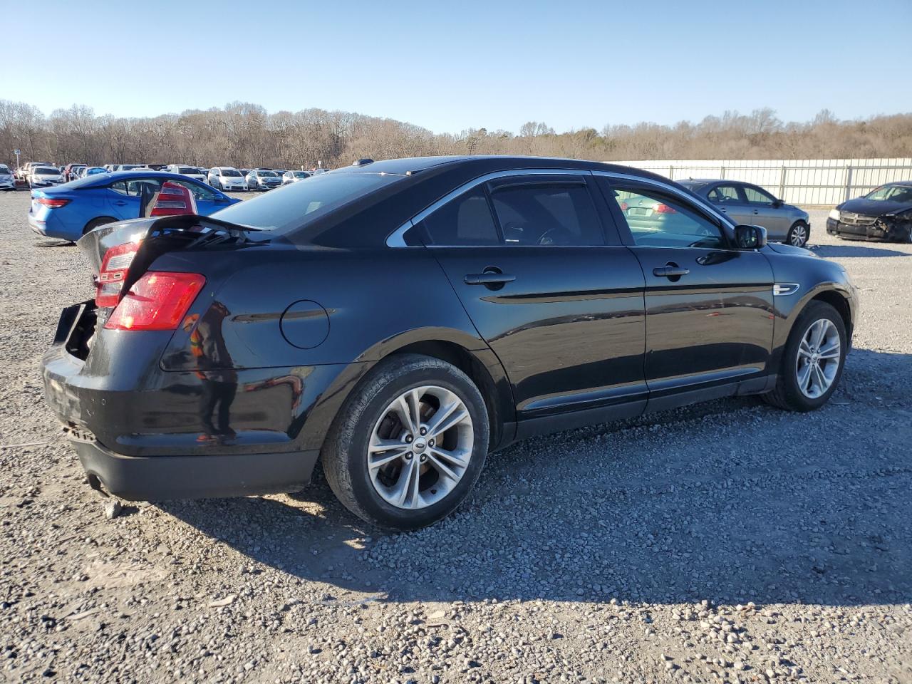 2015 Ford Taurus - Image 3