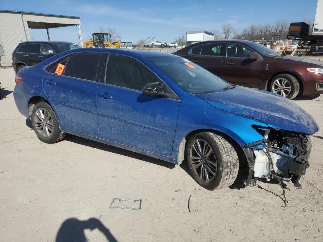Sedans TOYOTA CAMRY 2017 Granatowy