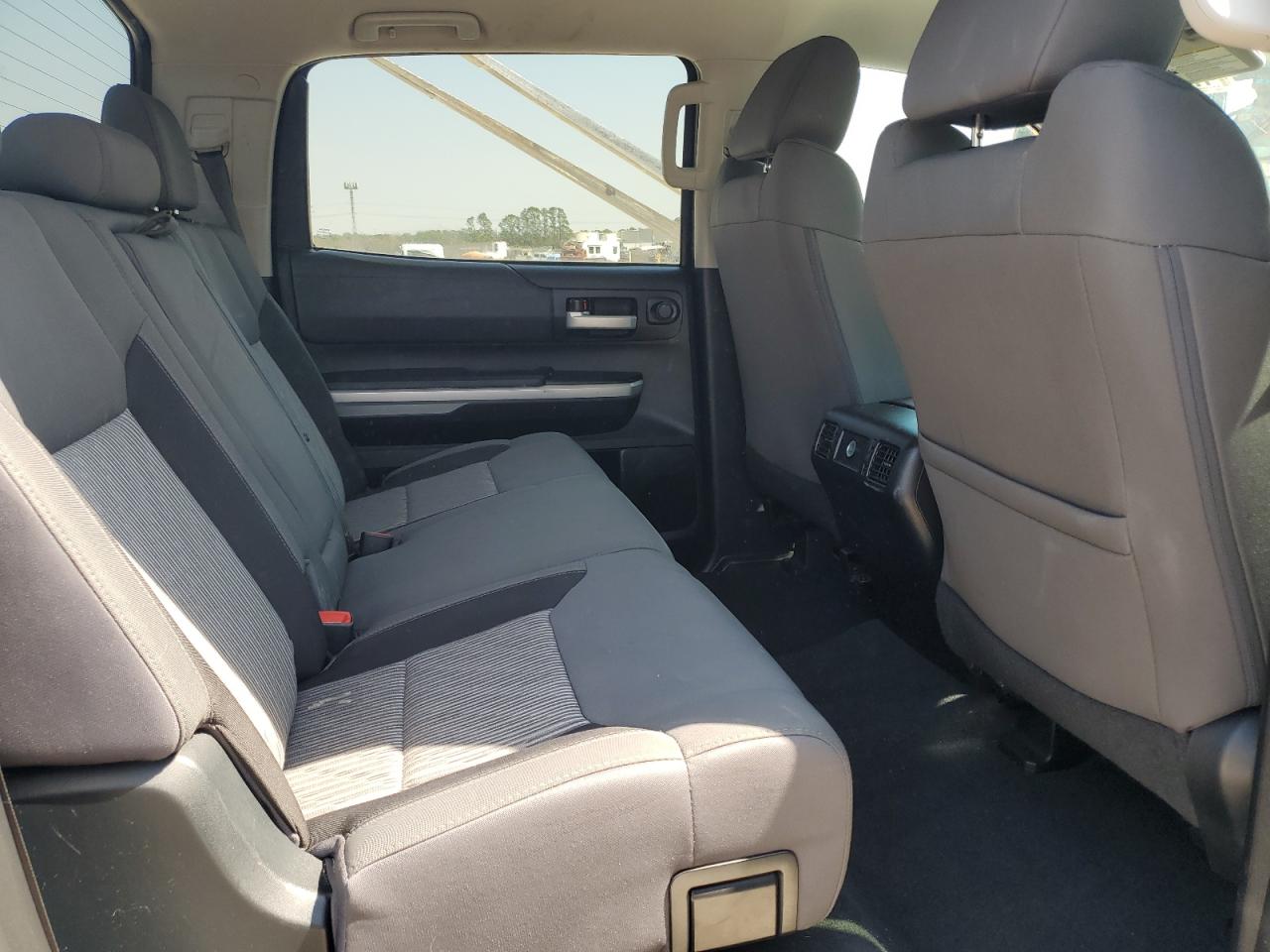 2016 Toyota Tundra - Image 10