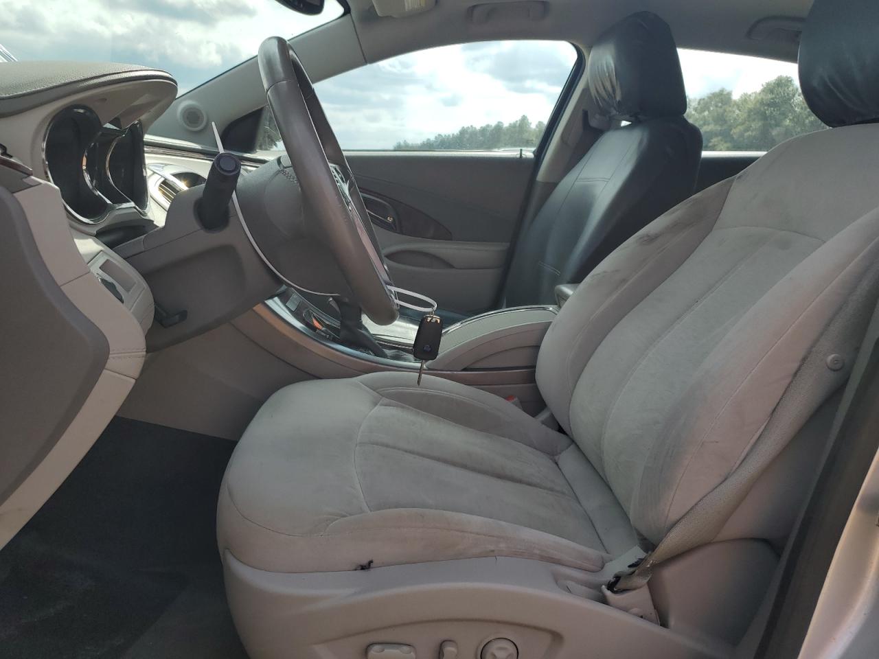 2010 Buick LaCrosse - Image 7